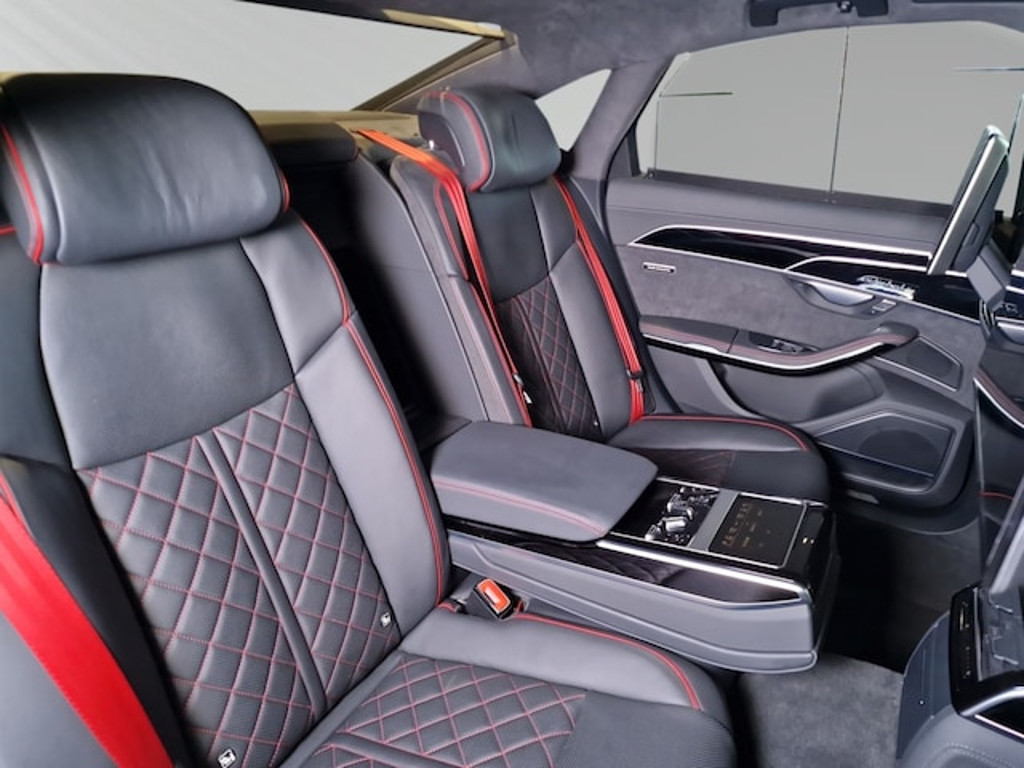 Audi S8