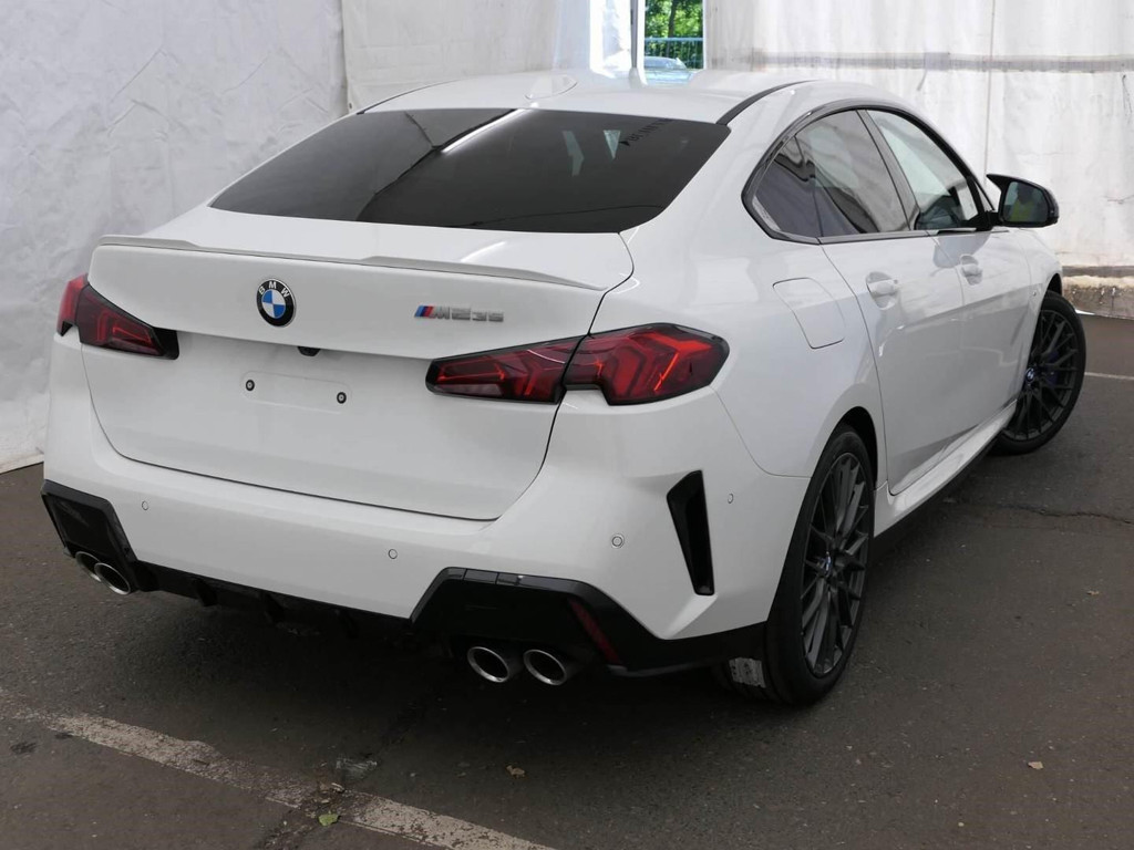 BMW M235