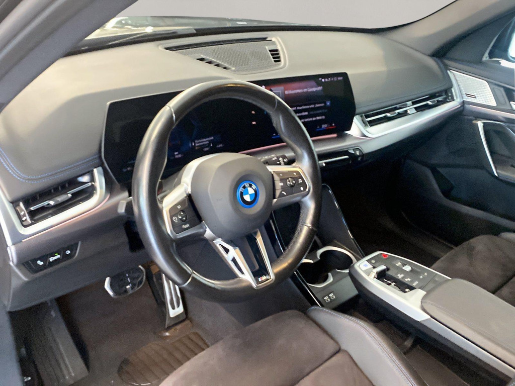 BMW iX1