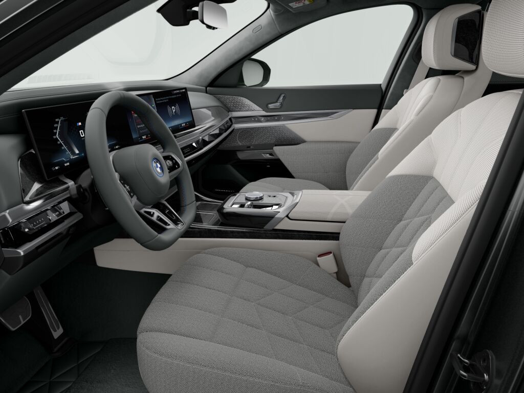 BMW i7