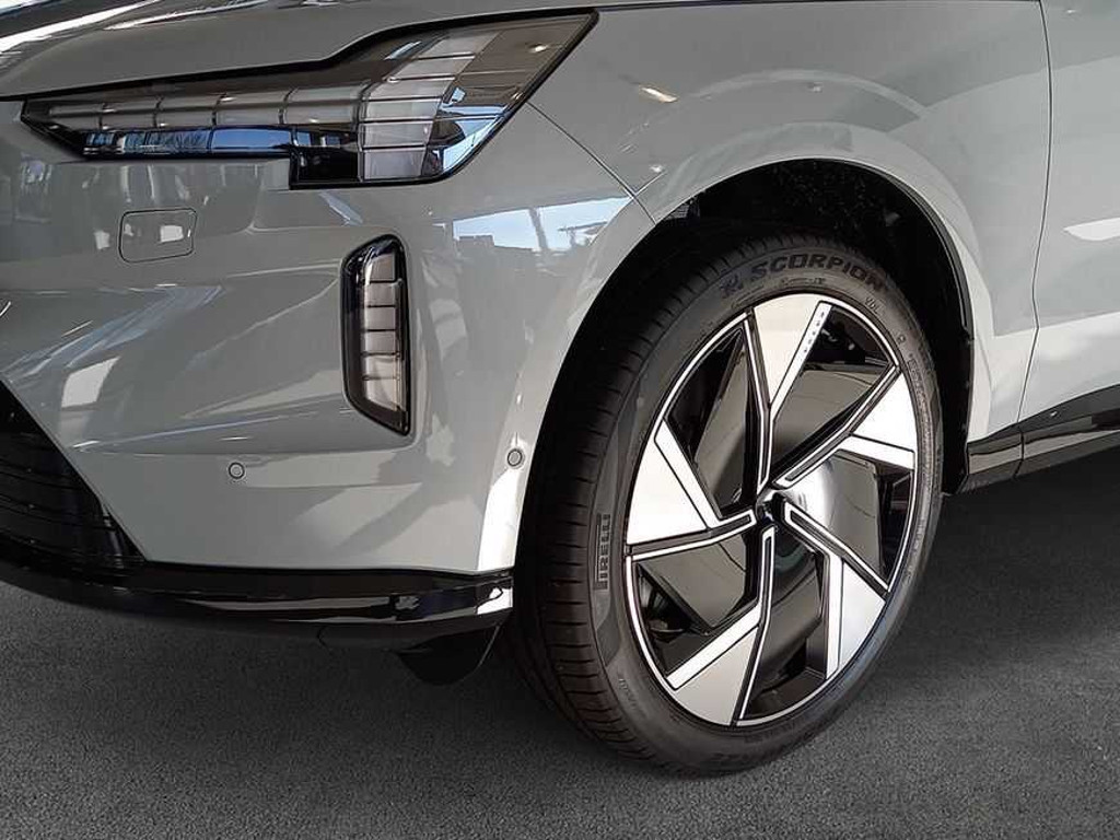 Volvo EX90