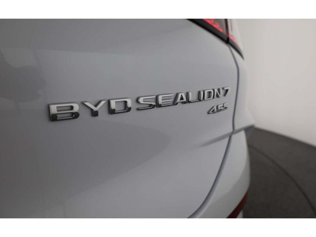 BYD Sealion 7