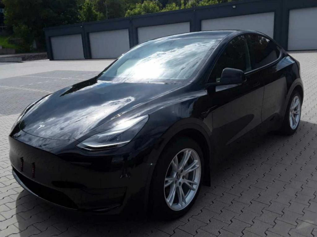 Tesla Model Y RWD