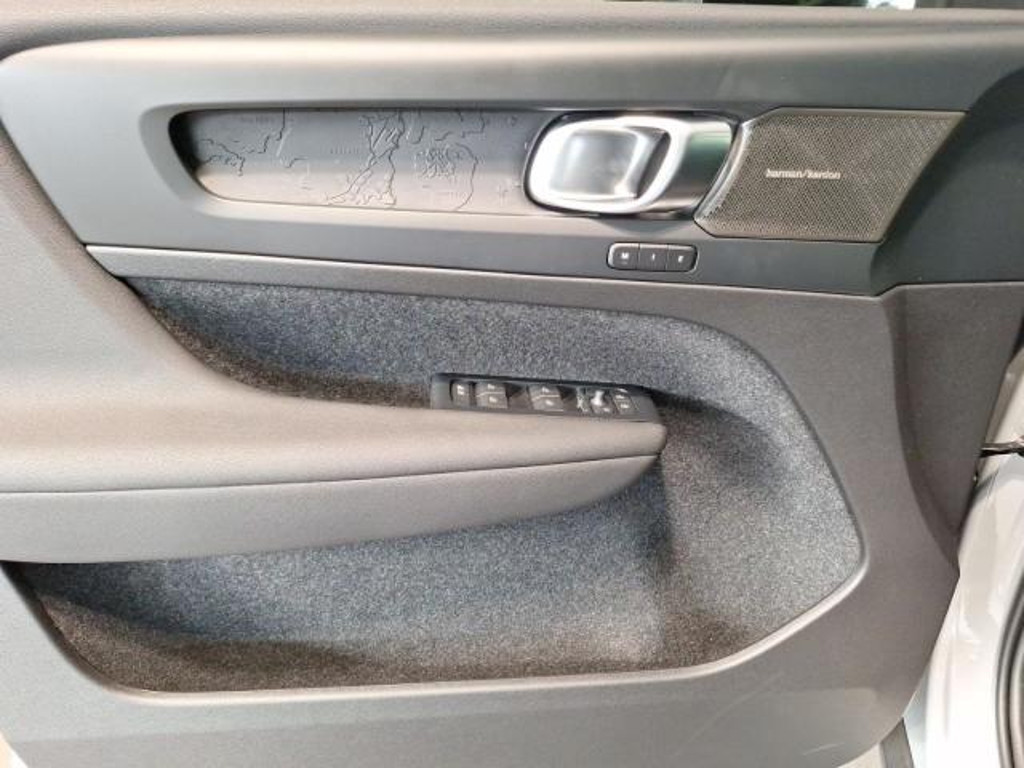 Volvo EX40