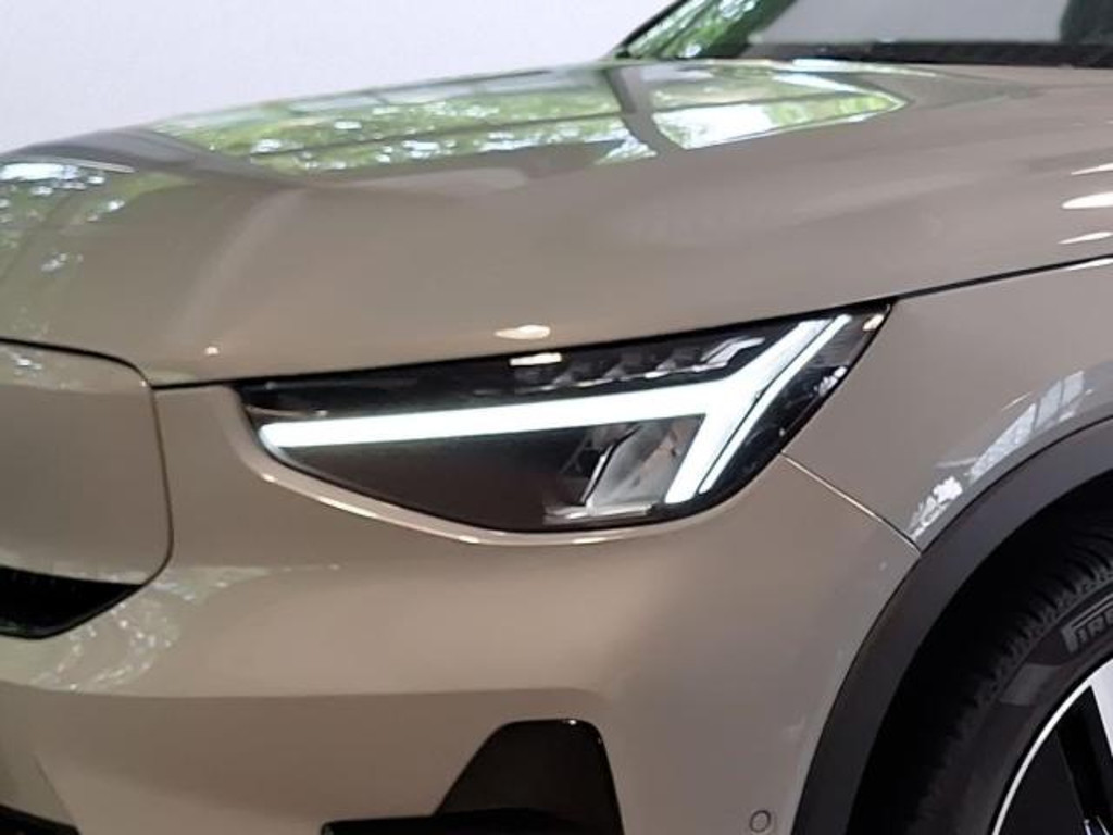 Volvo EX40