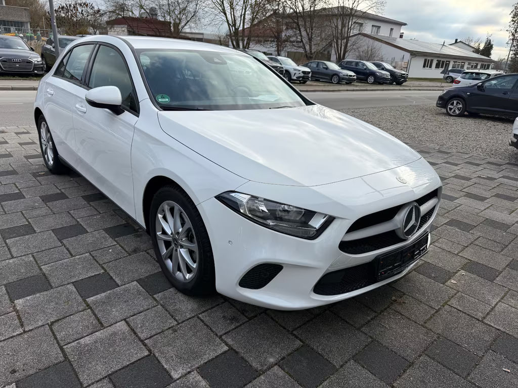 Mercedes-Benz A-Klasse A 200 DCT Park Assist Navi MBUX SitzHzg