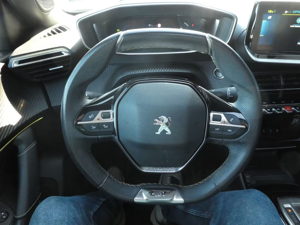 Peugeot e-2008
