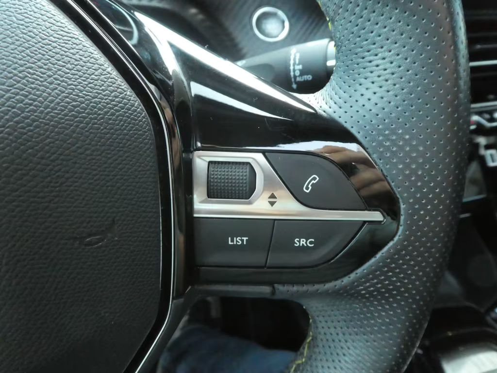 Peugeot e-2008