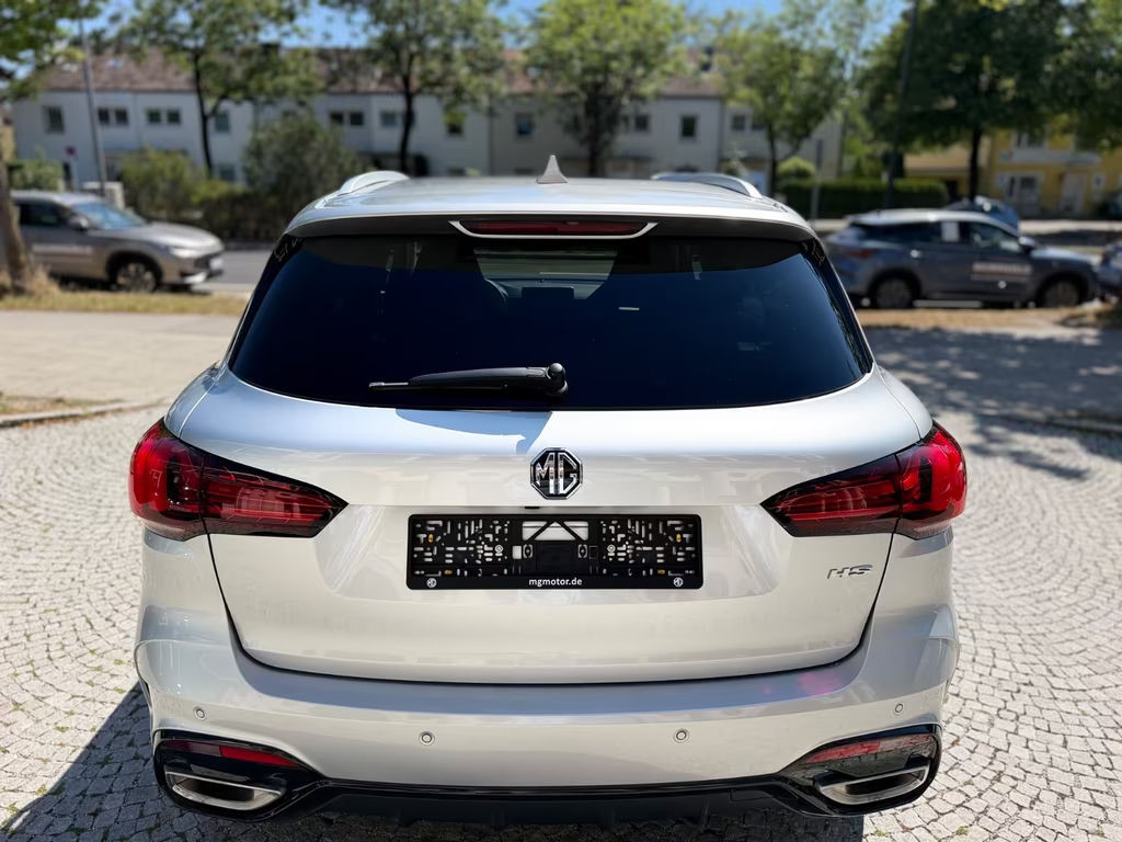 MG HS