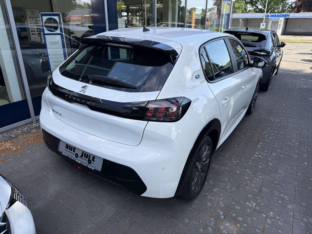 Peugeot e-208