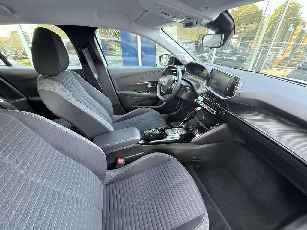 Peugeot e-208
