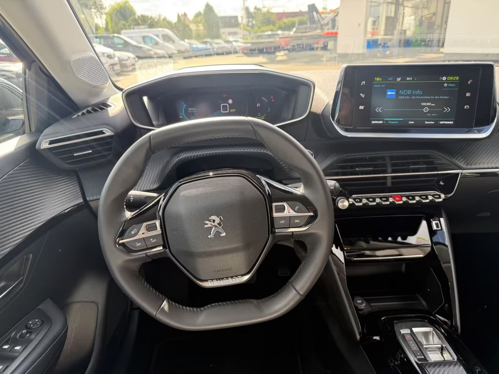 Peugeot e-208