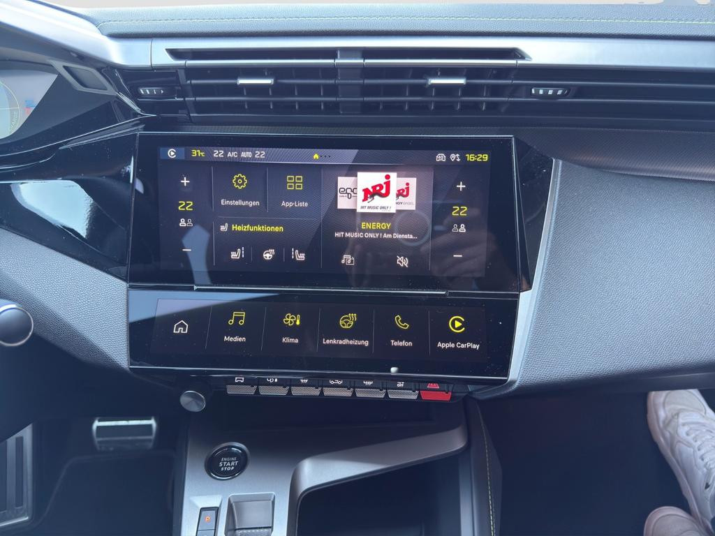 Peugeot e-308
