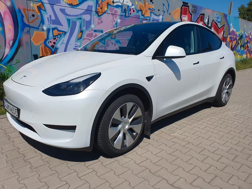 Tesla Model Y RWD
