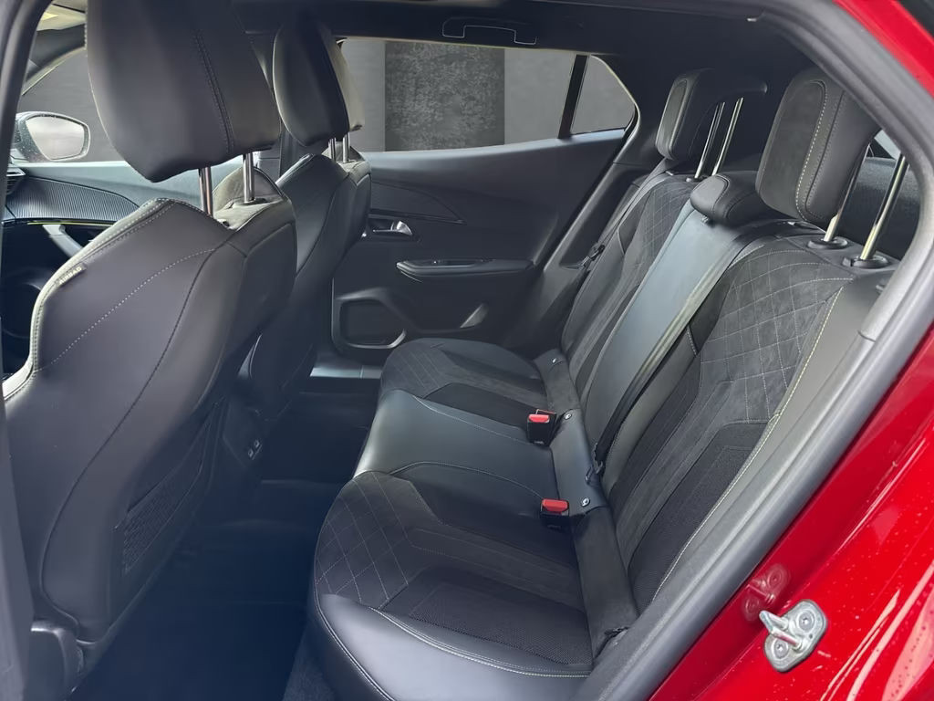 Peugeot e-2008