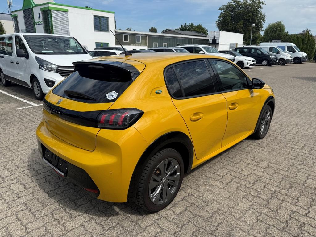 Peugeot e-208