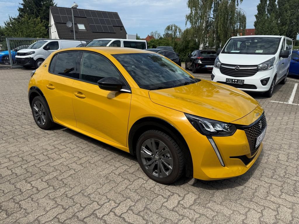 Peugeot e-208