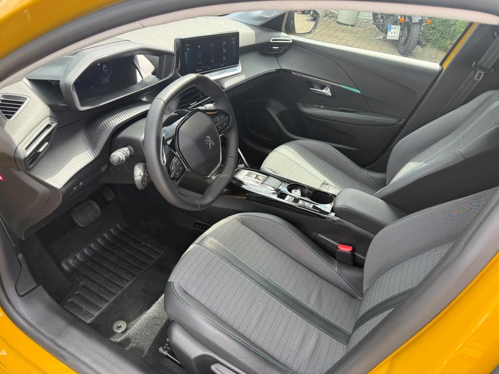 Peugeot e-208