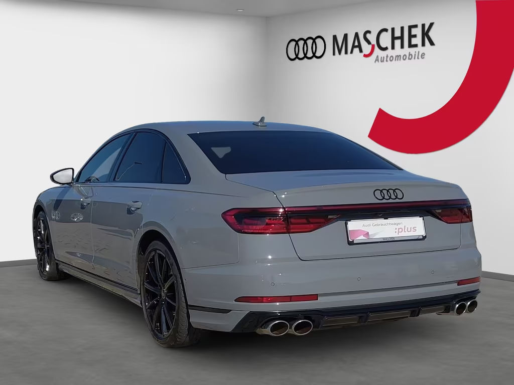 Audi S8