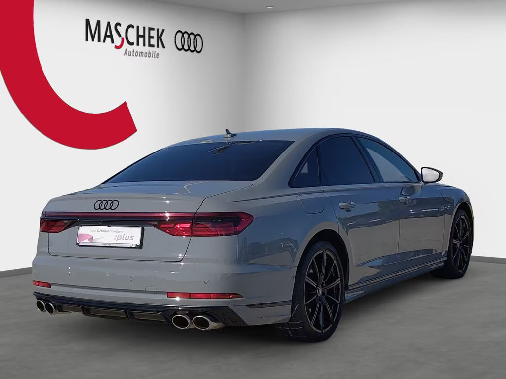Audi S8