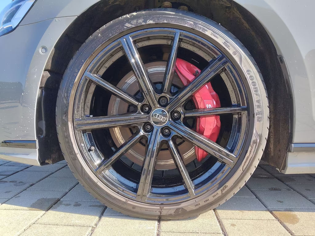 Audi S8