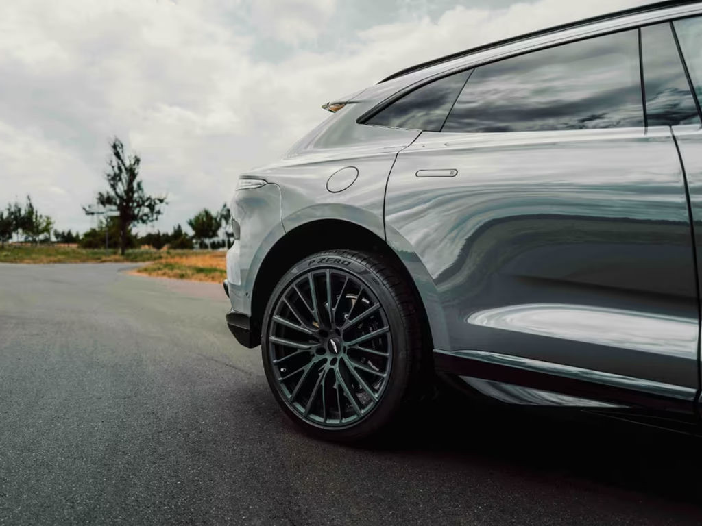 Aston Martin DBX