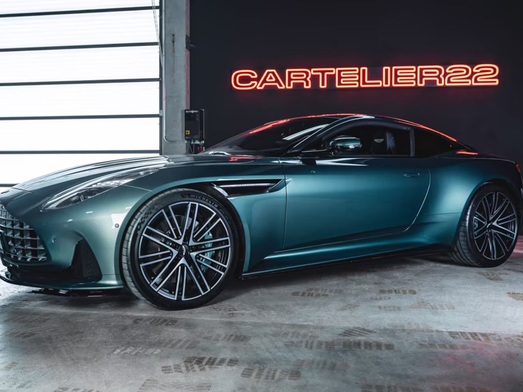 Aston Martin DB12 NEW SERVICE STOCK CAR