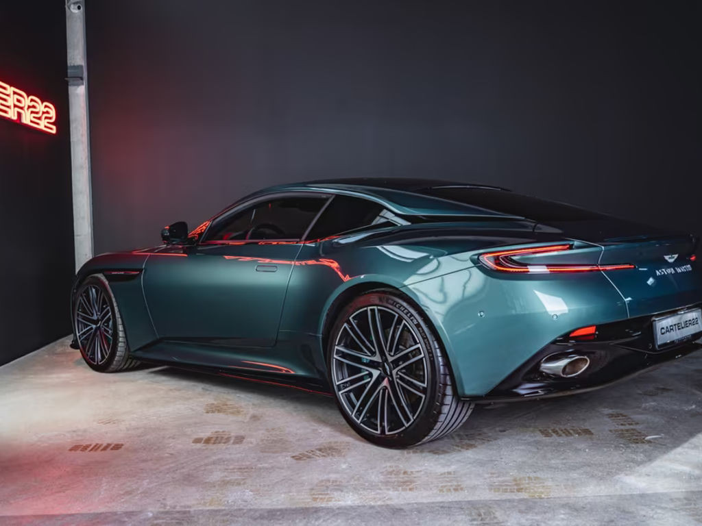 Aston Martin DB12