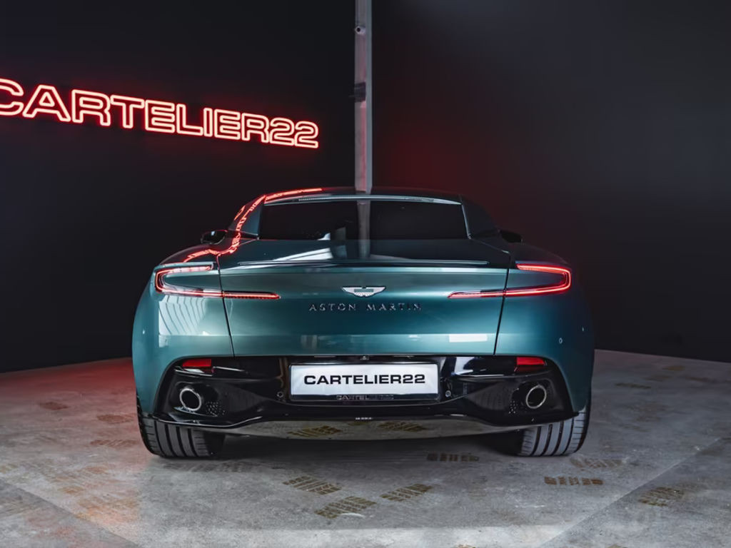Aston Martin DB12
