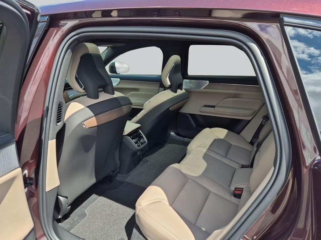 Volvo ES90