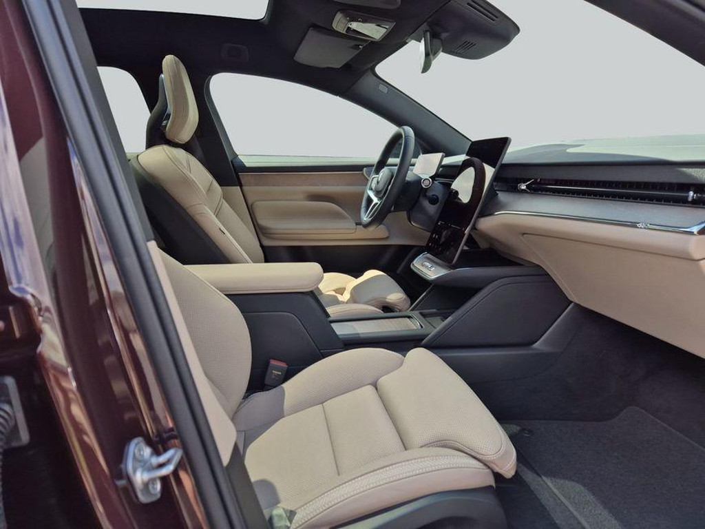 Volvo ES90