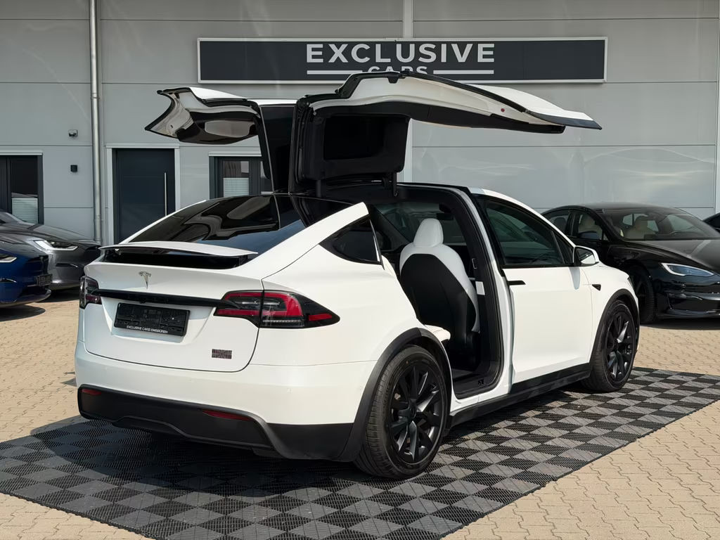 Tesla Model X Plaid