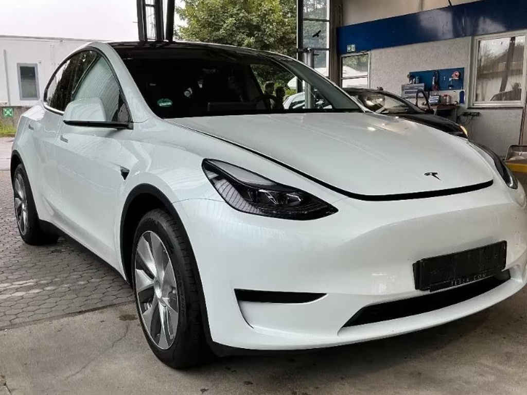 Tesla Model Y RWD