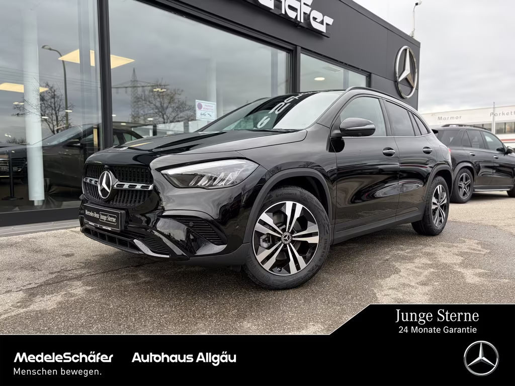 Mercedes-Benz GLA-Klasse GLA 200 Night Distr AHK PanoSD KeylGO Sound 360