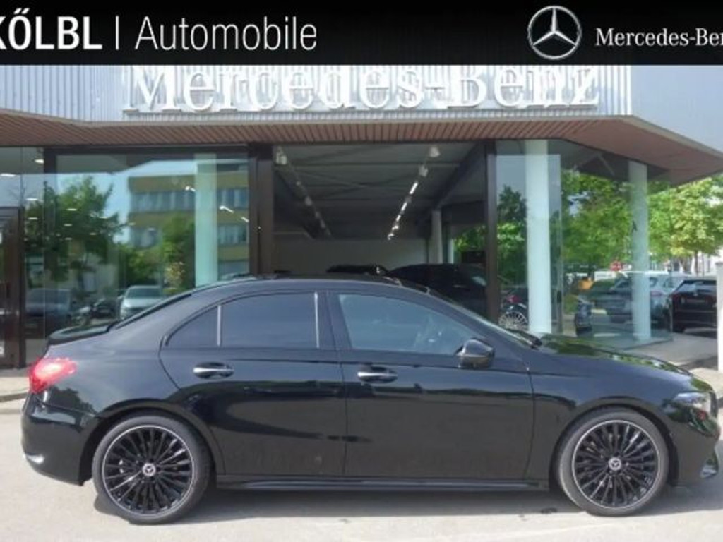 Mercedes-Benz A-Klasse A 220 AMG Line A 220 d
