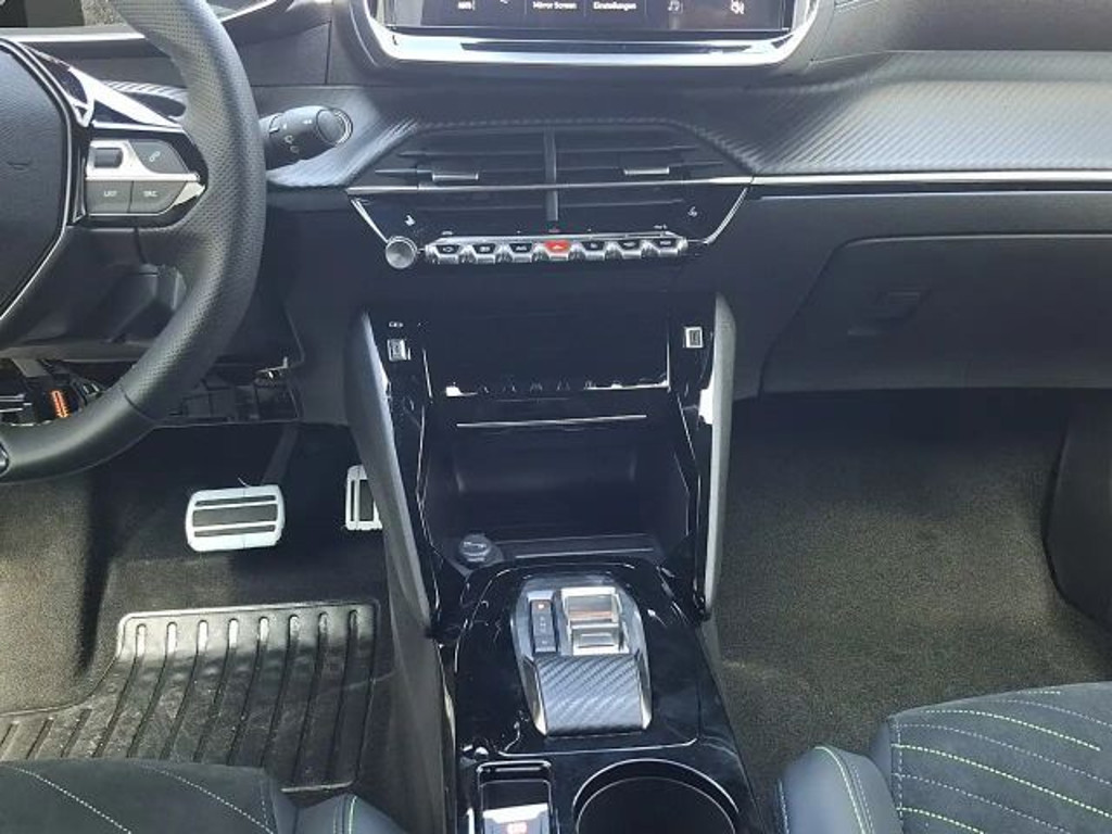 Peugeot e-2008