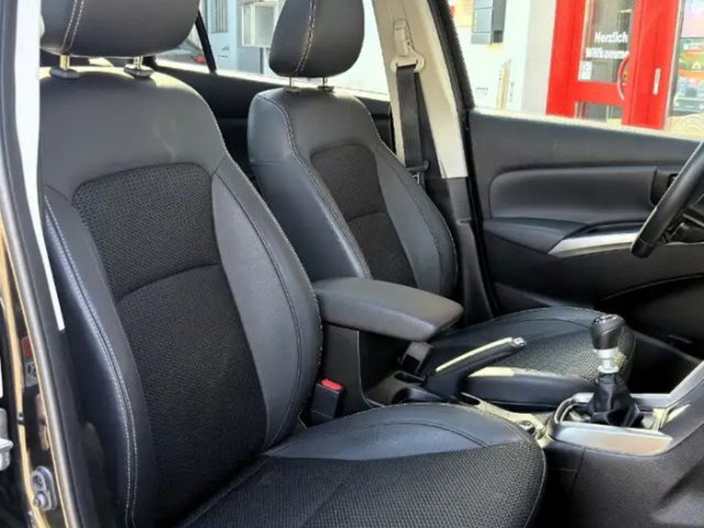 Suzuki S-Cross