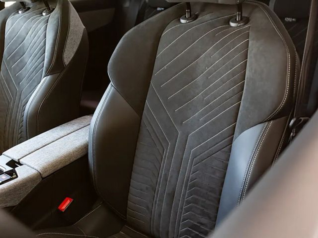 Peugeot E-3008