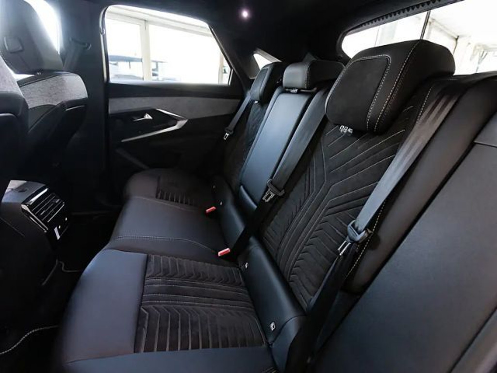 Peugeot E-3008