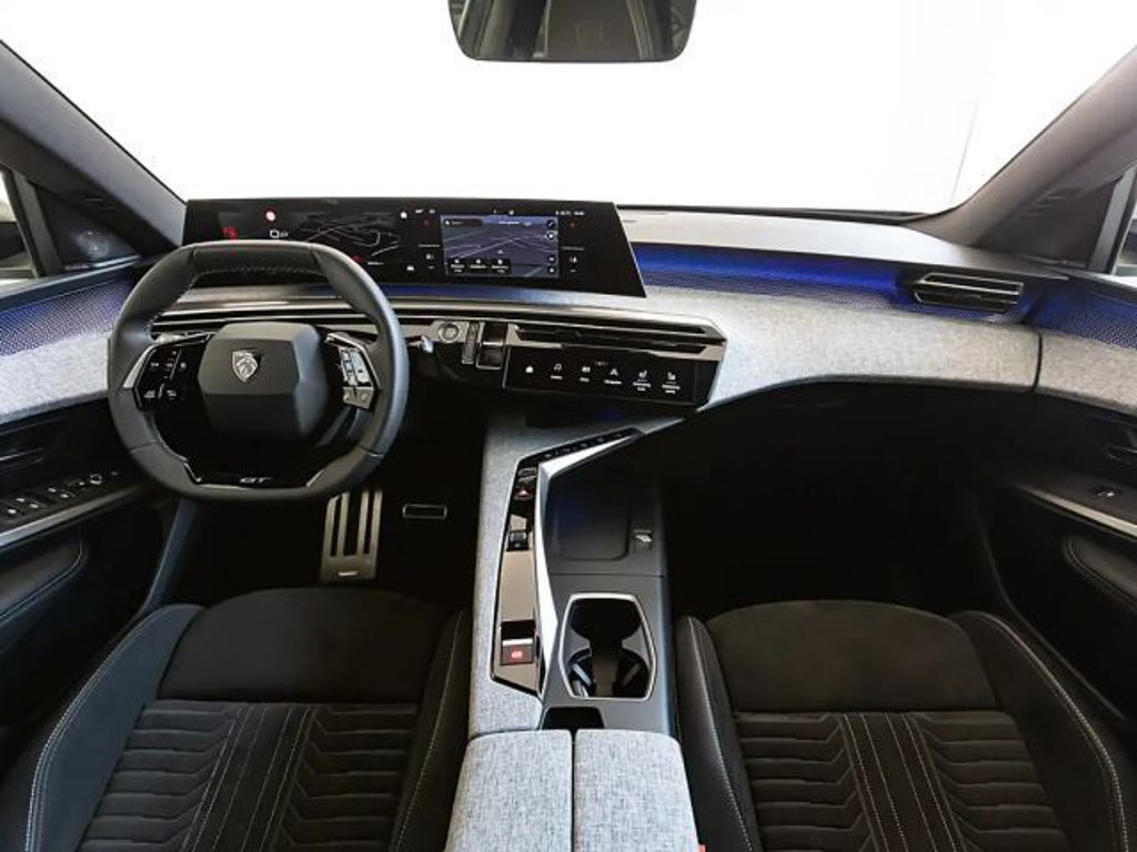 Peugeot E-3008