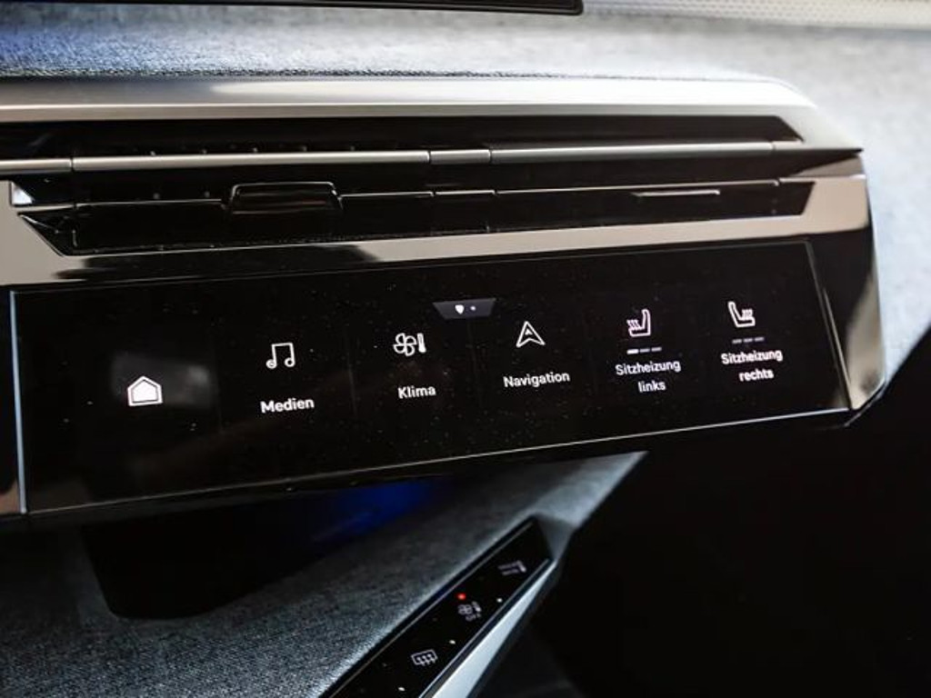 Peugeot E-3008