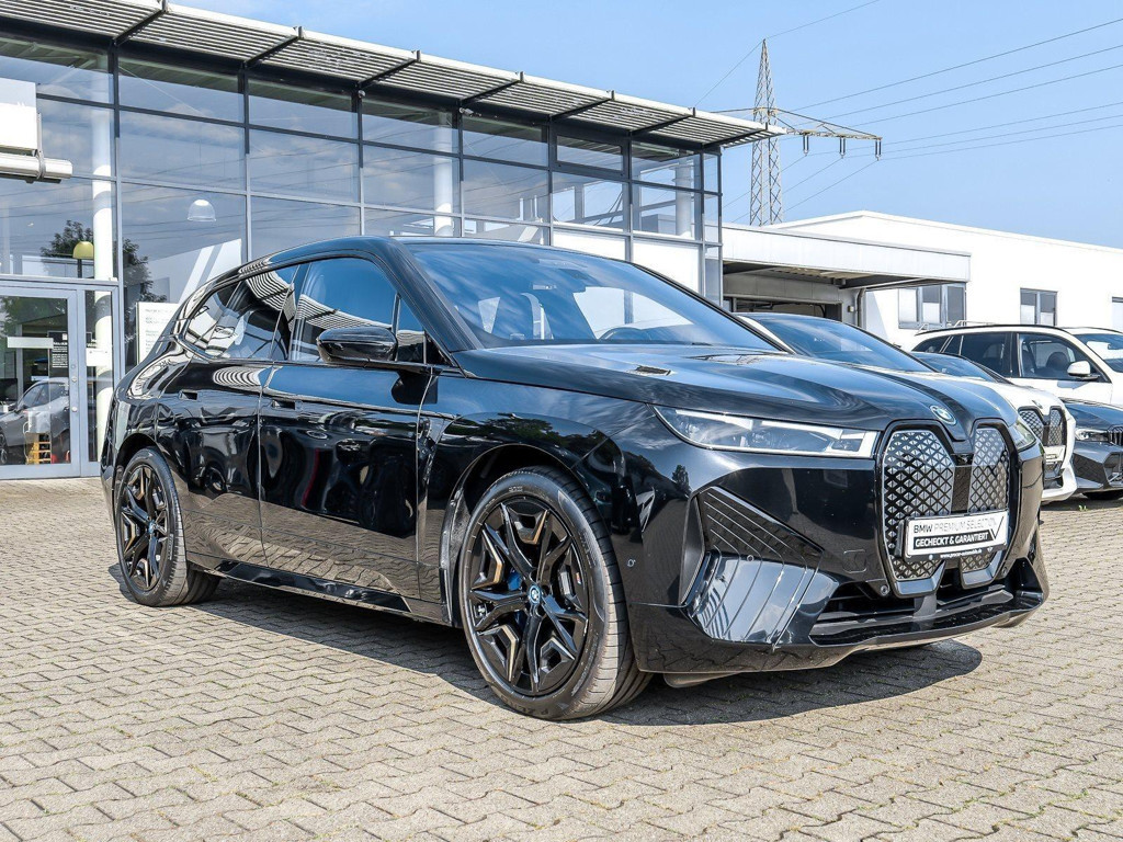 BMW iX
