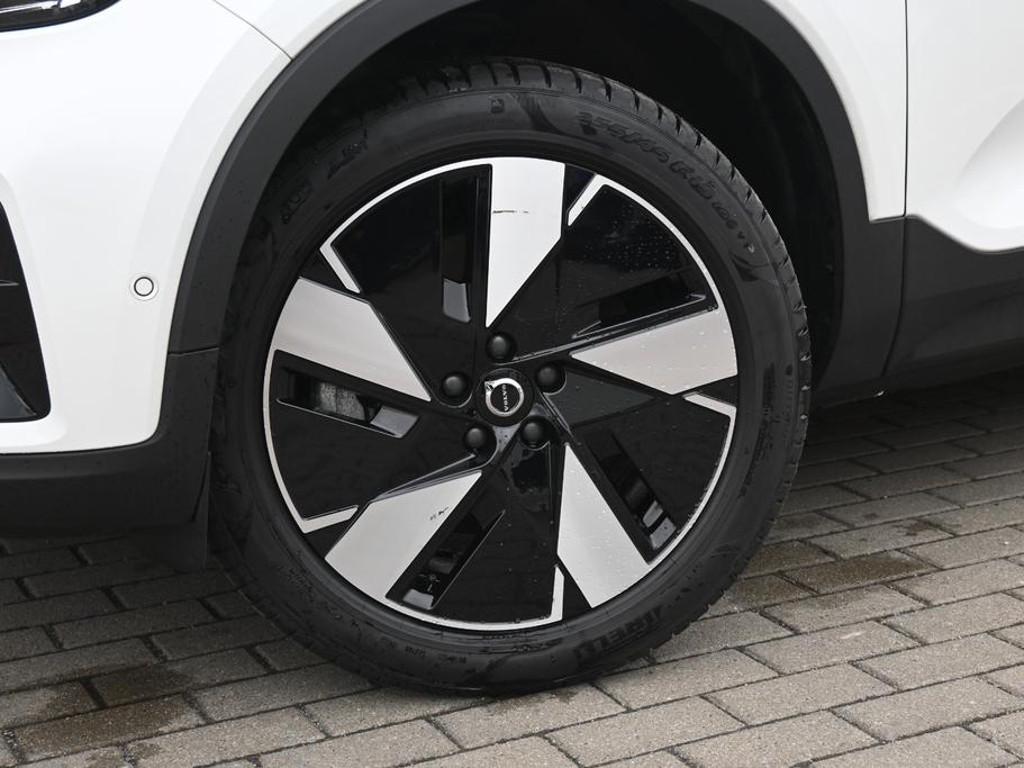 Volvo EX40