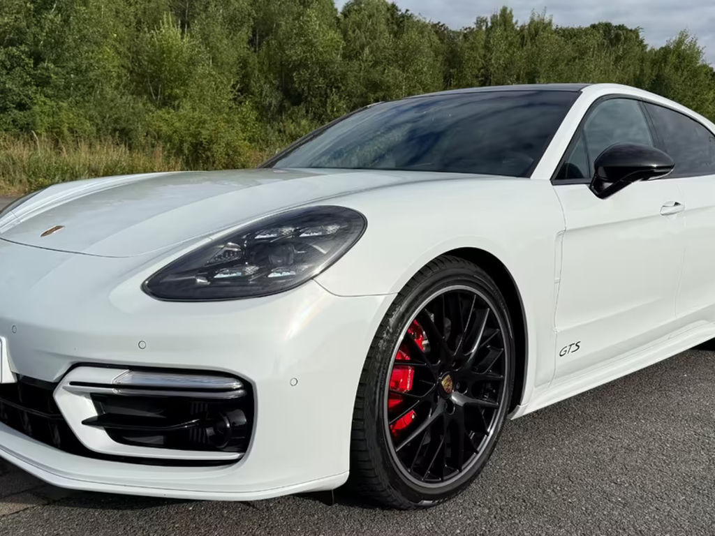 Porsche Panamera GTS Sport Turismo