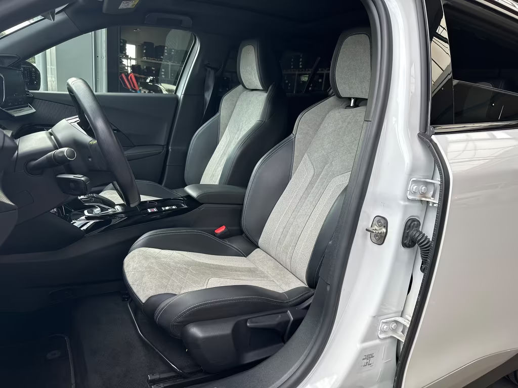 Peugeot e-2008