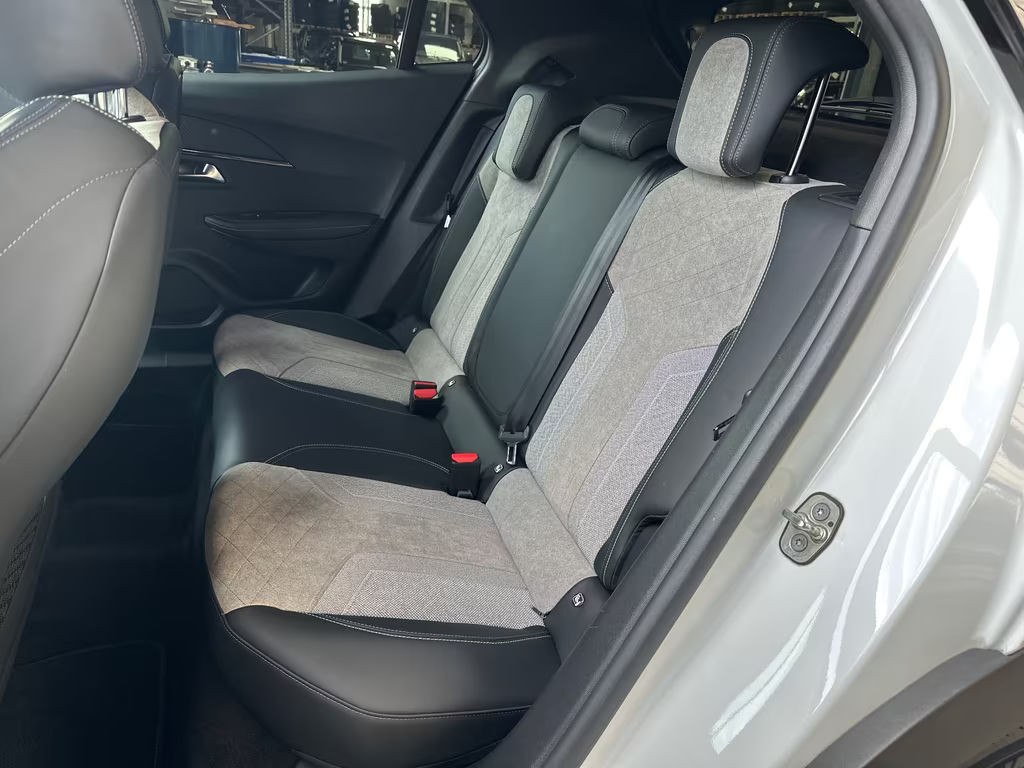 Peugeot e-2008
