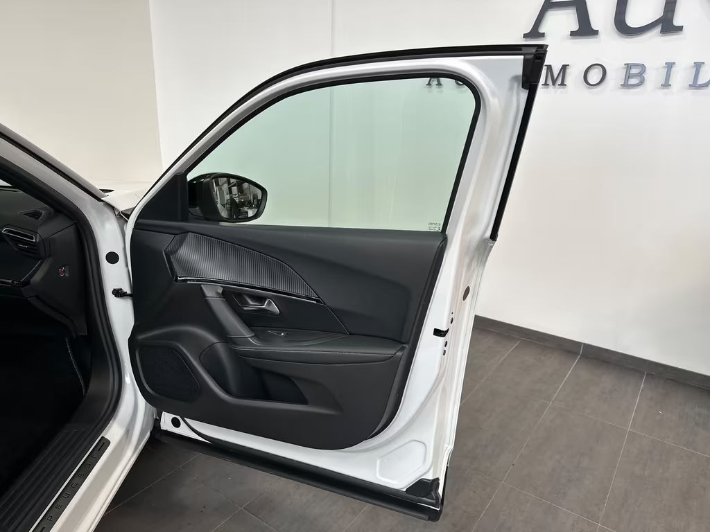 Peugeot e-2008