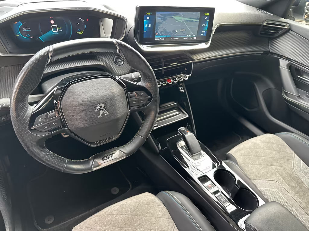 Peugeot e-2008