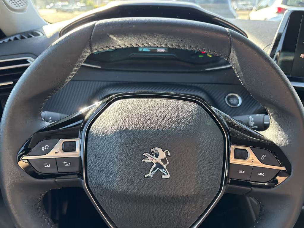 Peugeot e-2008