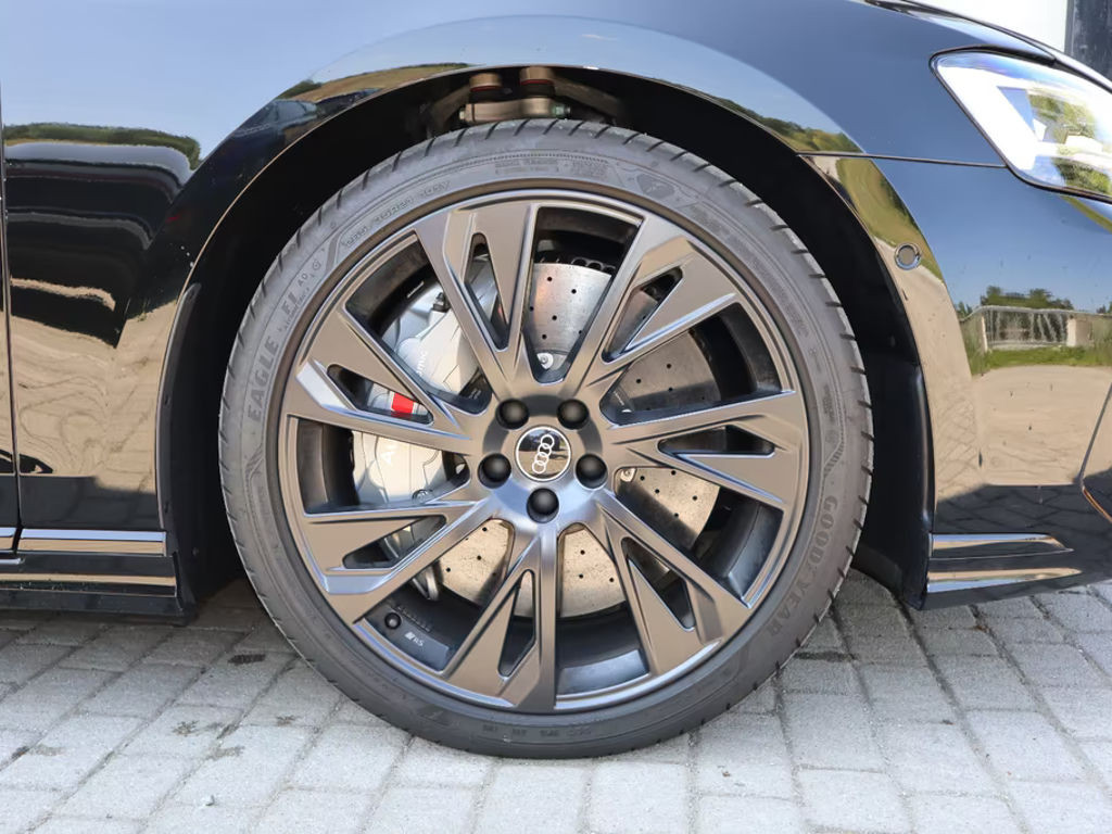 Audi S8